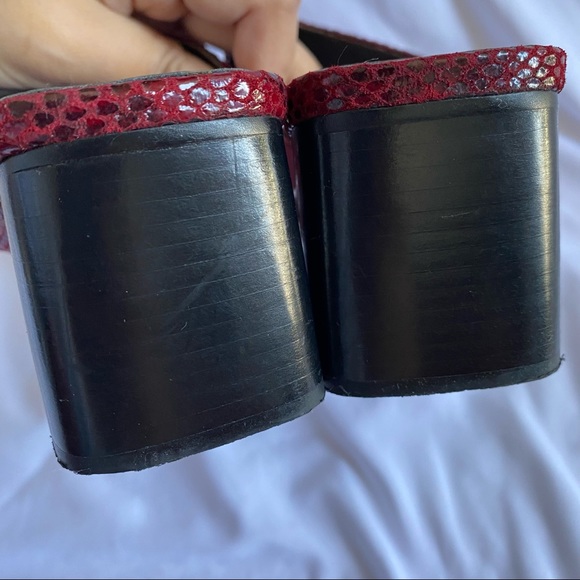 VILLAGER A LIZ CLAIBORNE COMPANY Santina Snakeskin Square Toe Sandal Red 6.5 - Picture 8 of 14